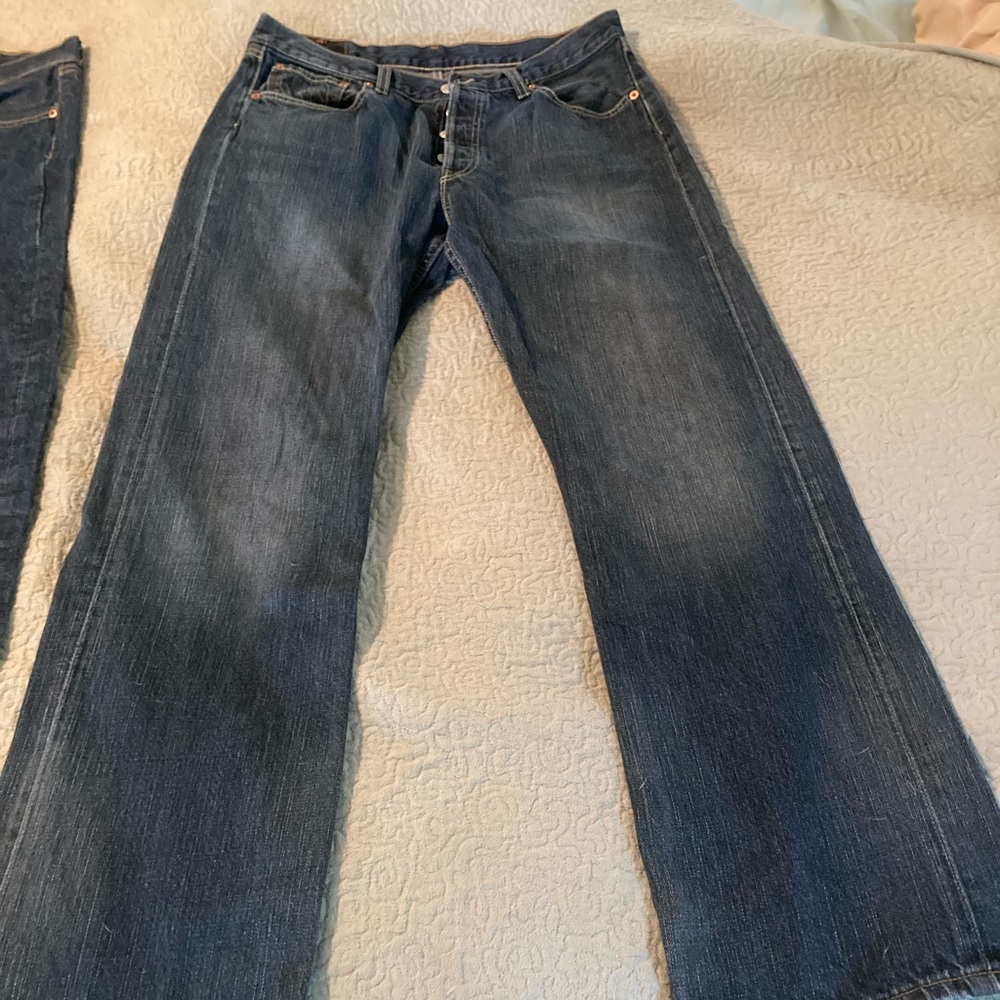 Nice pair of Levi’s 591 34x32” jeans.